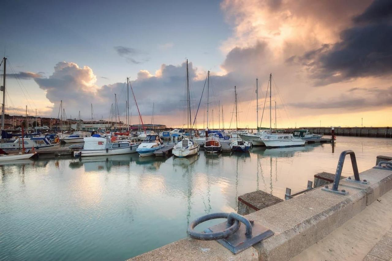 Anchor Down Cottage The Perfect Seaside Retreat Sleeps 4 Beach 2 Mins Ryde  Zewnętrze zdjęcie